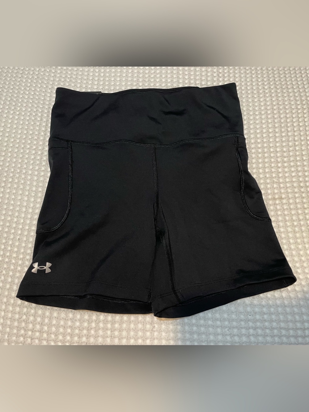 NWT Under Armour Black Fitted High-Waist Middy Performance Women's Shorts - Picture 2 of 5